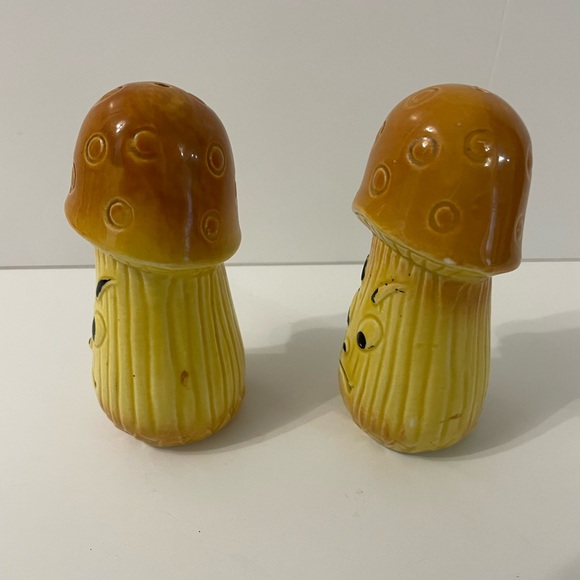 Anthropomorphic Angry Mushroom Men Salt and Pepper Shakers - Picture 3 of 6